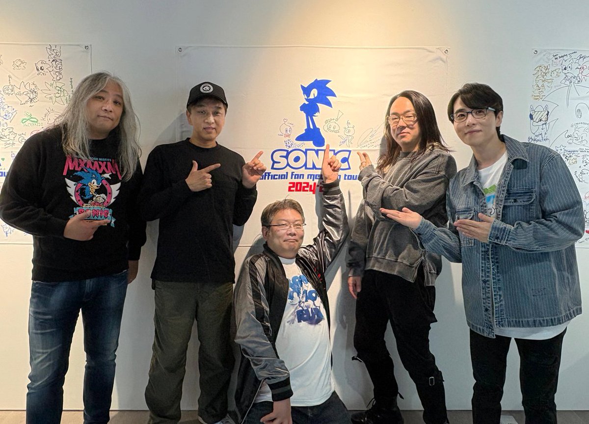 💙Sonic official fan meeting in Seoul 2025💙
⠀
오늘 팬미팅의 MC인 남도형 성우님과
개발자 네 분의 사진을 공개합니다📸
⠀
#소닉 #팬미팅 #소닉팬미팅