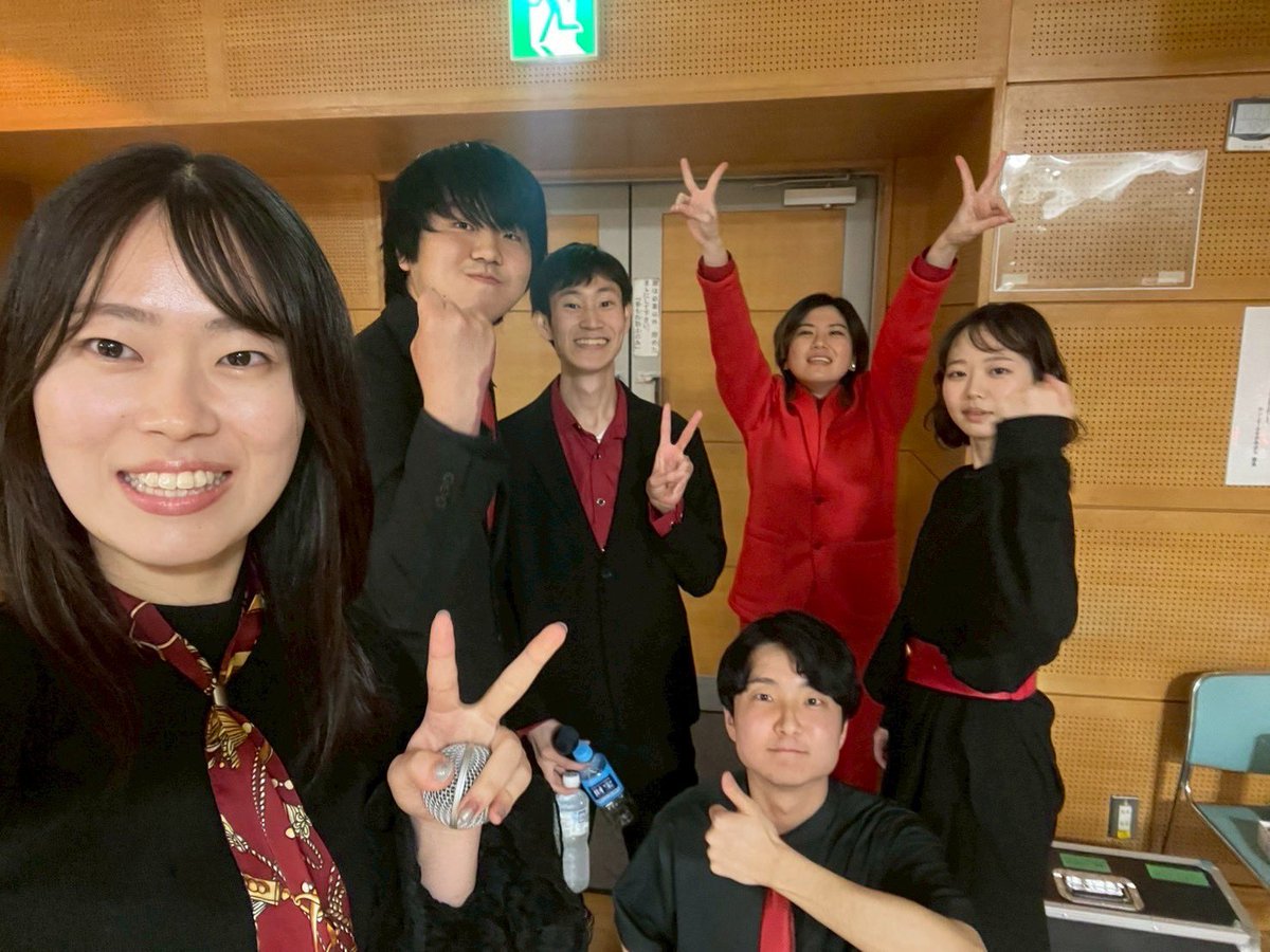 ake_dasLied's tweet photo. 先日サークル内での卒業ライブに出演しこれにて19期4名がdasLied卒業、それに伴い現役バンドとしての活動終了です！
またいつかどこかでお会いしましょう！ https://t.co/AngO1GNuMx