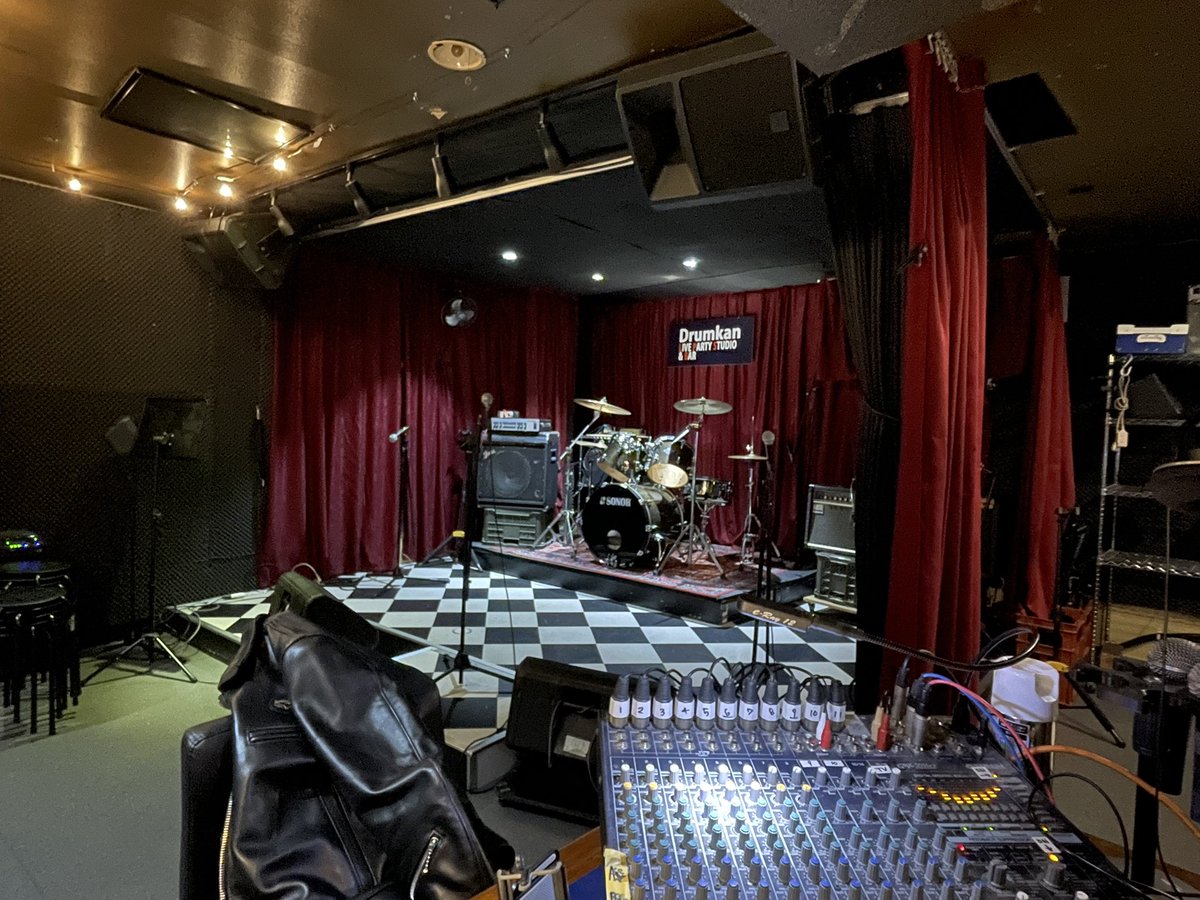 painterjun's tweet image. 今宵は前橋どらむかん、
countrydog~moonshinedog30anniversaryイベントです。
一人ピーズ（大木温之）さんを迎えて、moonshinedog店主である花里さん率いるザ⭐︎ハッスルのツーマンlive‼️自分はstaffですが、お時間ある方ない方是非‼️ #大木温之 #theピーズ #ザハッスル #moonshinedog #前橋drumkan