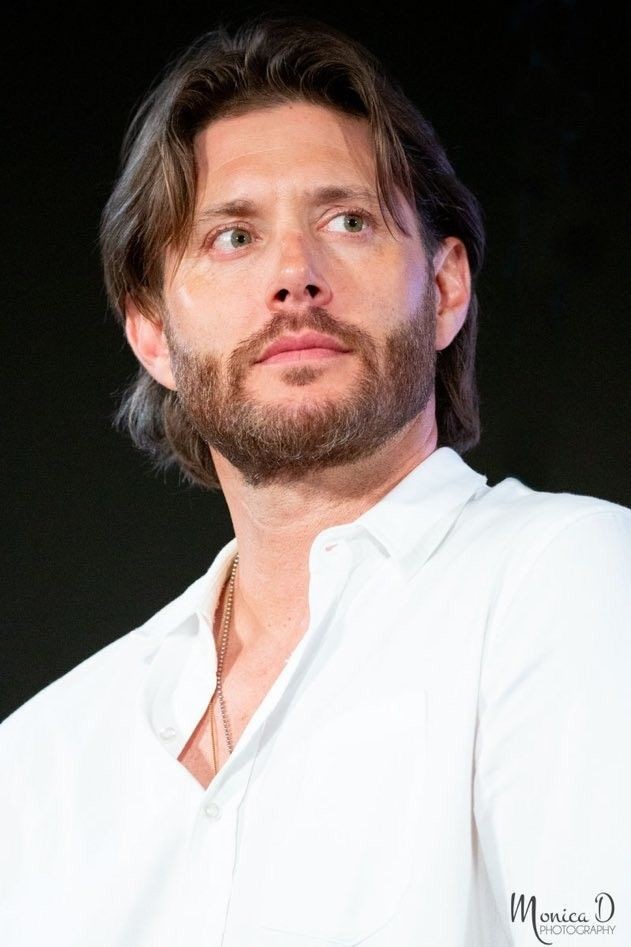 Длинноволосый Дженсен Эклз?

Простите это опять не картинка но я нимагу оно ж реально похож😭