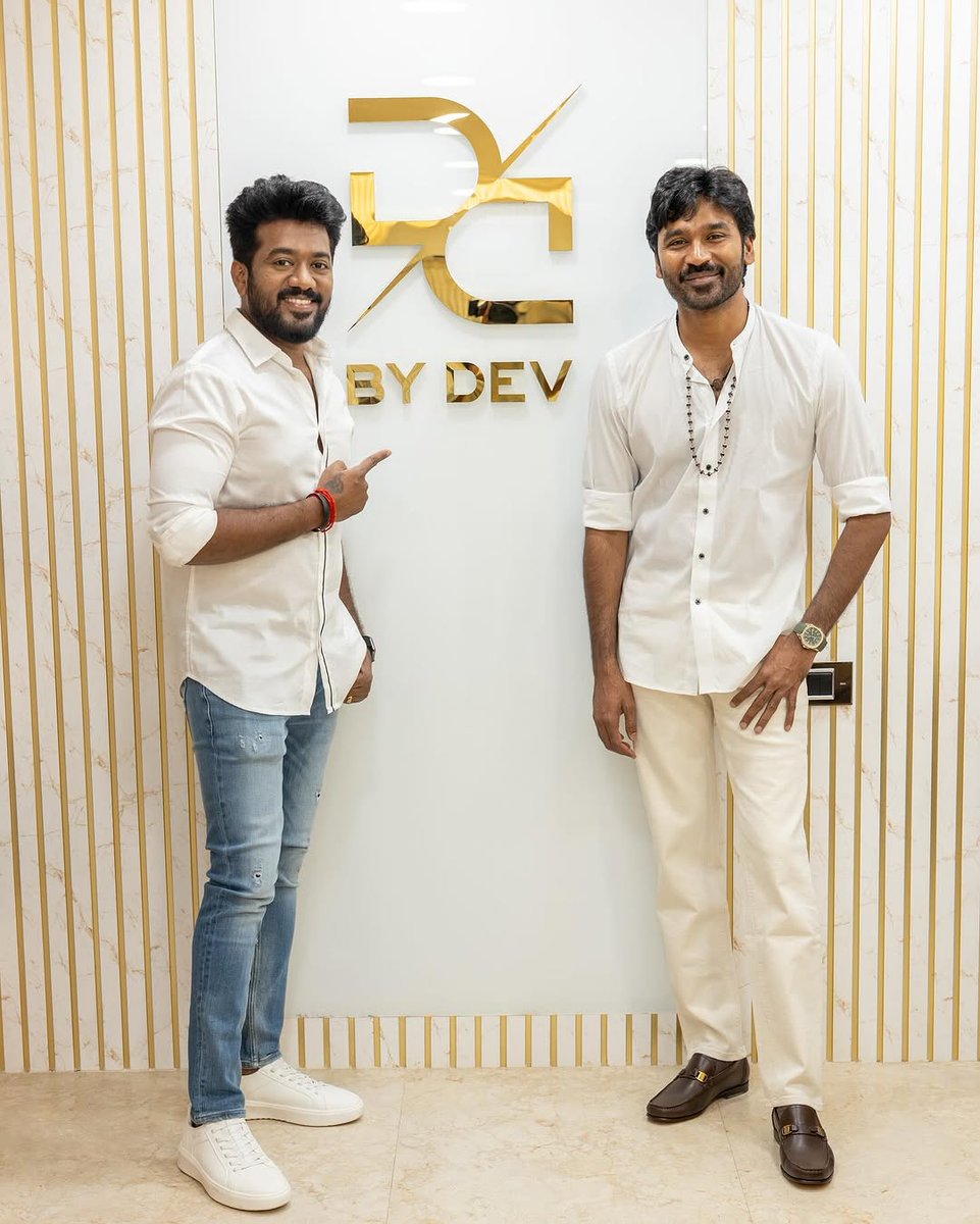 DhanushFc's tweet photo. .@dhanushkraja  sir inaugurate Dcutz by Dev Step in for a grooming experience like no other! #DCutzGrandOpening #DhanushAtDCutz #StarTouchSalon #CelebritySalonInChennai #SalonByDev #TeamDev #StyleForEver #Dhanush https://t.co/NjXGMXRee1
