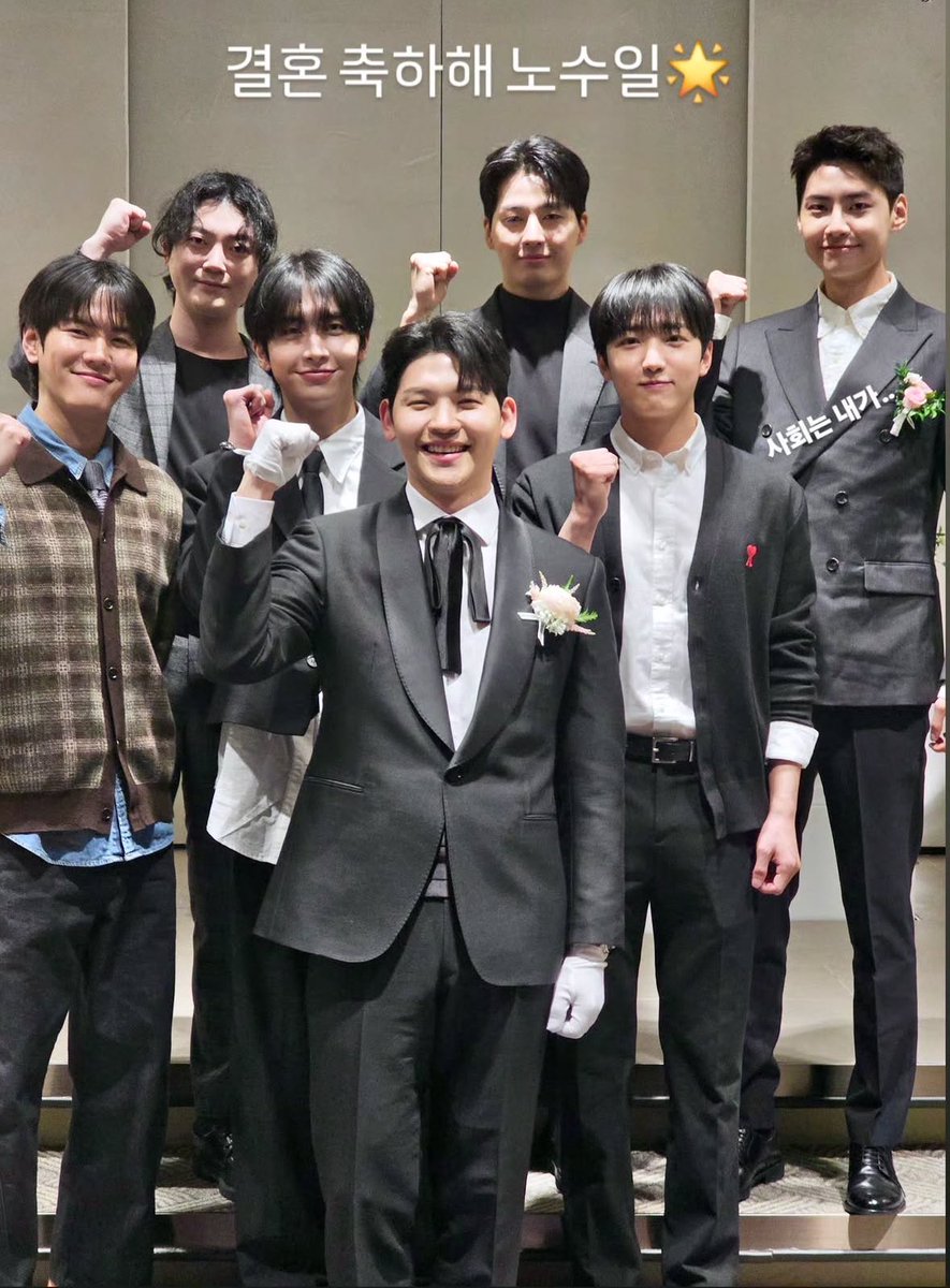 forjinhyuk's tweet photo. 💙💛💙 https://t.co/D6nwkxrh87