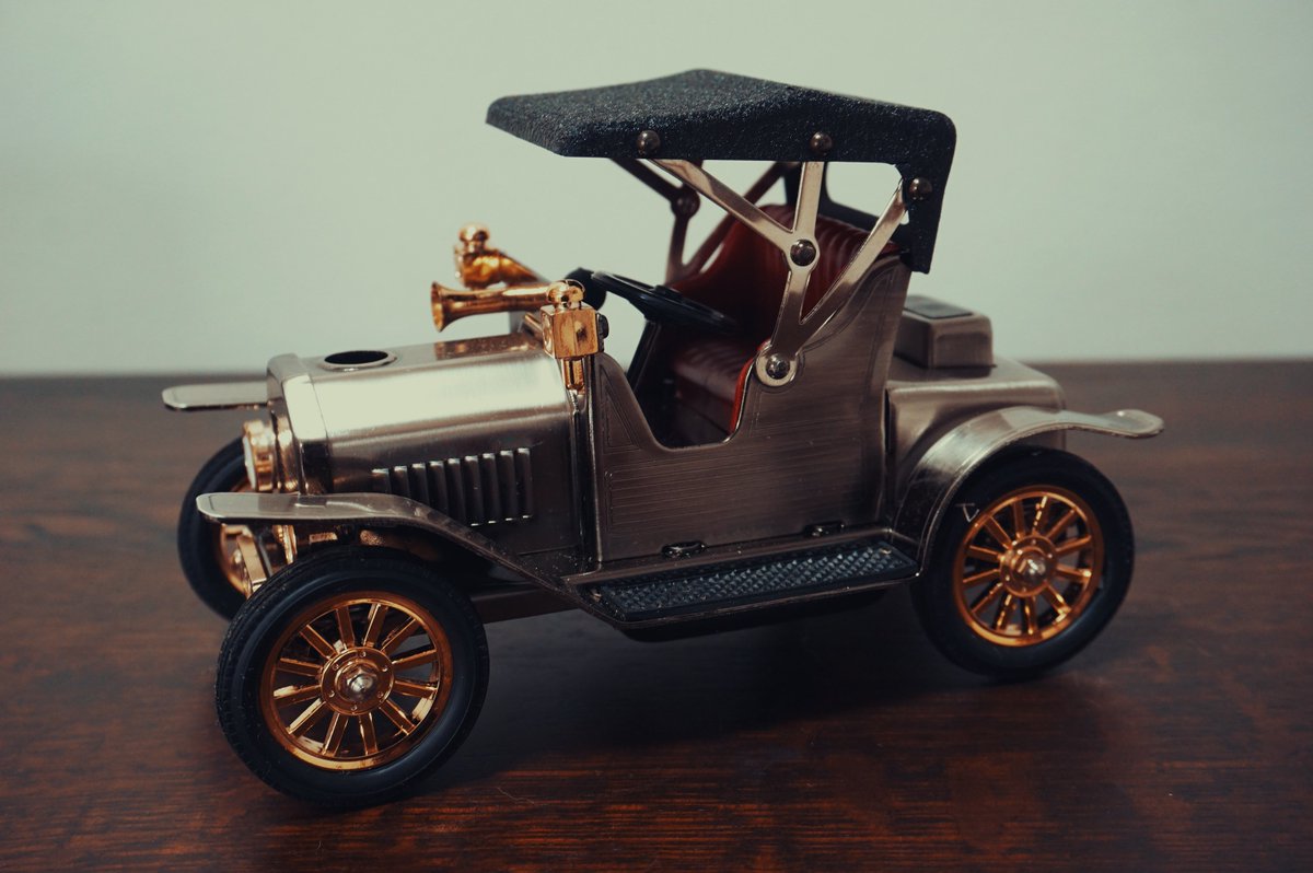 antique_sasaya's tweet image. 世界初の大量生産車、フォードモデルT型のガラスライター。未使用デッドストックです。
#FordModelT #VintageLighter
