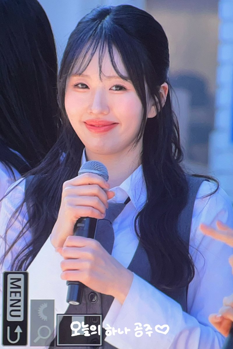 250329 pre

보고싶엇어..🥹🩵

#아일리원 #ILY1 #アイリーワン
#하나 #HANA #ハナ