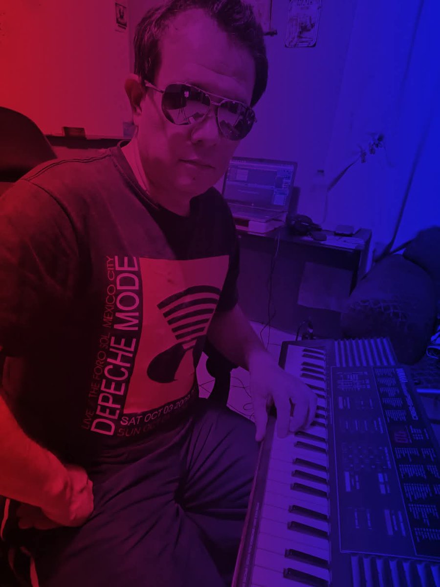 angelzeromx's tweet photo. Continuando grabación del nuevo tema esta noche. Fase de teclados.

Somos Angel Zero.

#AngelZero #indierock #indiemusic #altrock https://t.co/U1OtuWNQqu