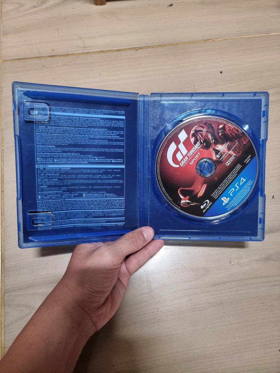 krnsrx's tweet photo. Hallo guys, mau jual PS4 pro kelengkapan tertera di gambar. 3,6 jt lokasi di depok jawa barat ready COD hari ini, bisa via link shopee juga, alasan jual karna jarang dipakai sudah ada PS5 #jual #PlayStation #PS4 #Sony #jualps4 https://t.co/pgnWpiCtfz