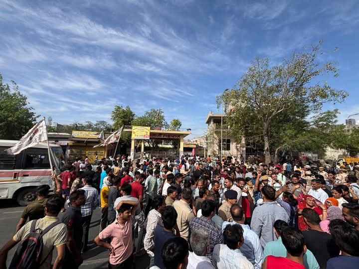 rameshwar_team's tweet photo. जयपुर के सांगानेर में तेजाजी महाराज के मंदिर में मूर्ति तोड़ने का मामला आया है समय रहते असामाजिक तत्वों के खिलाफ करवायी नहीं, तो लड़ाई आर-पार की ह���गी! https://t.co/fVzBsmD38z