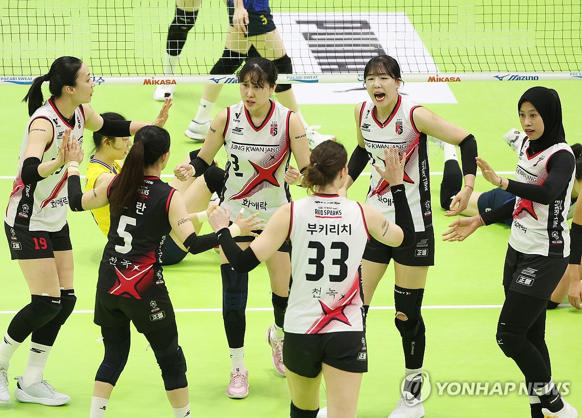 GAME 3
Hyundai Hillstate 1 - 3 Red Sparks 

Agregat 
HDEC 1 - 2 RS

Red Sparks ke Final!!! 
Untuk pertama kalinya dalam 13 tahun terakhir Red Sparks kembali ke Final Championship Liga Korea setelah mengalahkan Hyundai di depan pendukungnya. 
Mega cetak 26 poin 
#KoreanVLeague