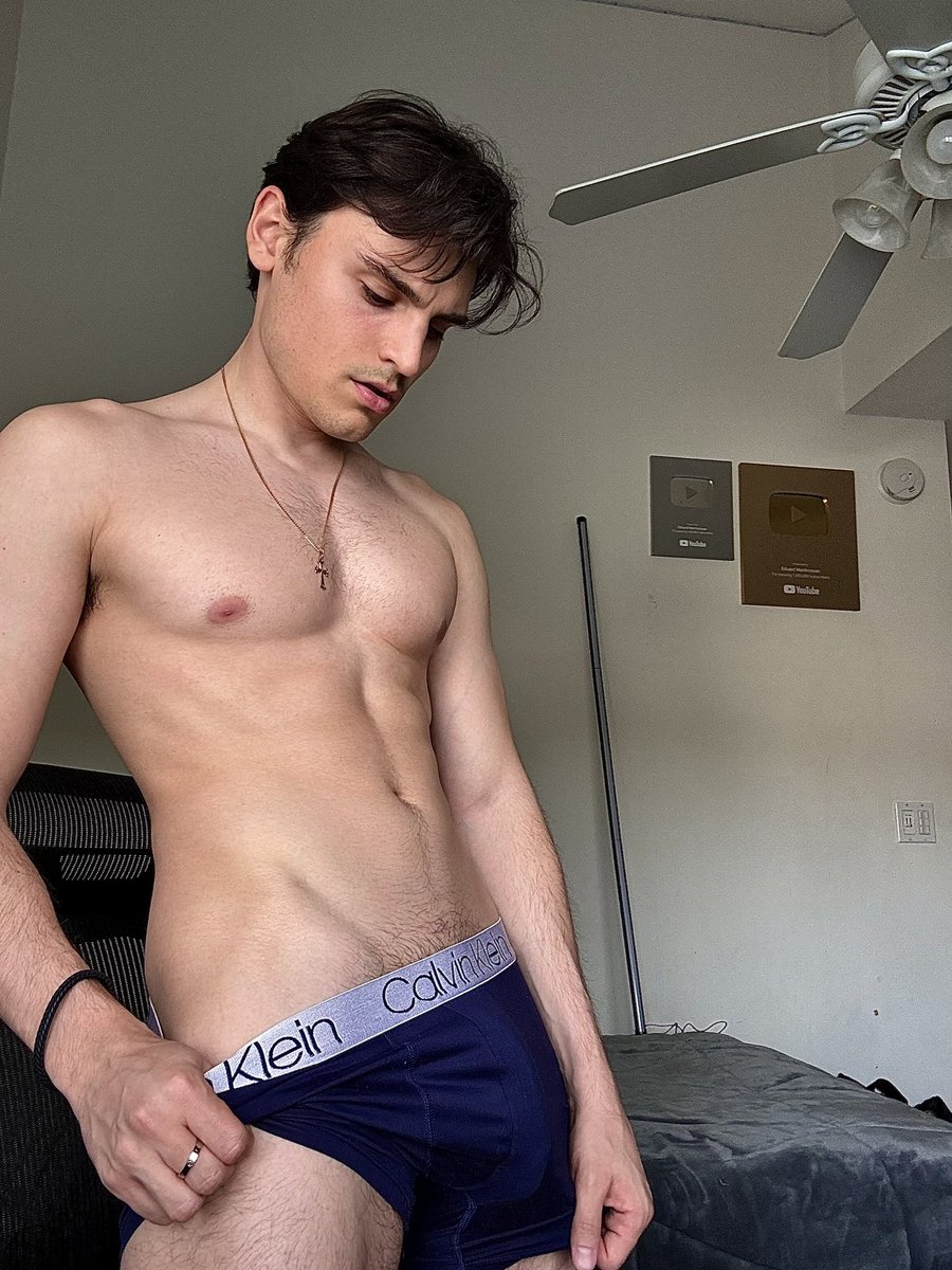 RT AND I’LL WHIP IT OUT IN YOUR DMS 
😈🍆