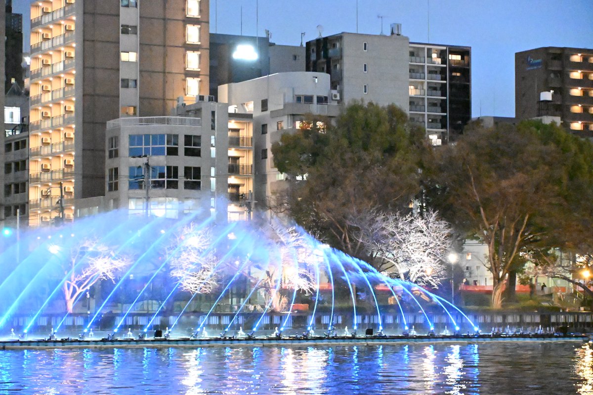 takeo_camp's tweet image. 行ってきました✨
DRONE SHOW JAPAN PRESENTS STARMIRAGE IN OSAKA TEMMABASHI 
#DRONESHOW #ﾄﾞﾛｰﾝｼｮｰ #ｽﾇｰﾋﾟｰ 
１２分ほどで、花火の時みたく、人が一杯💦
YouTubeでも動画沢山上がってました。