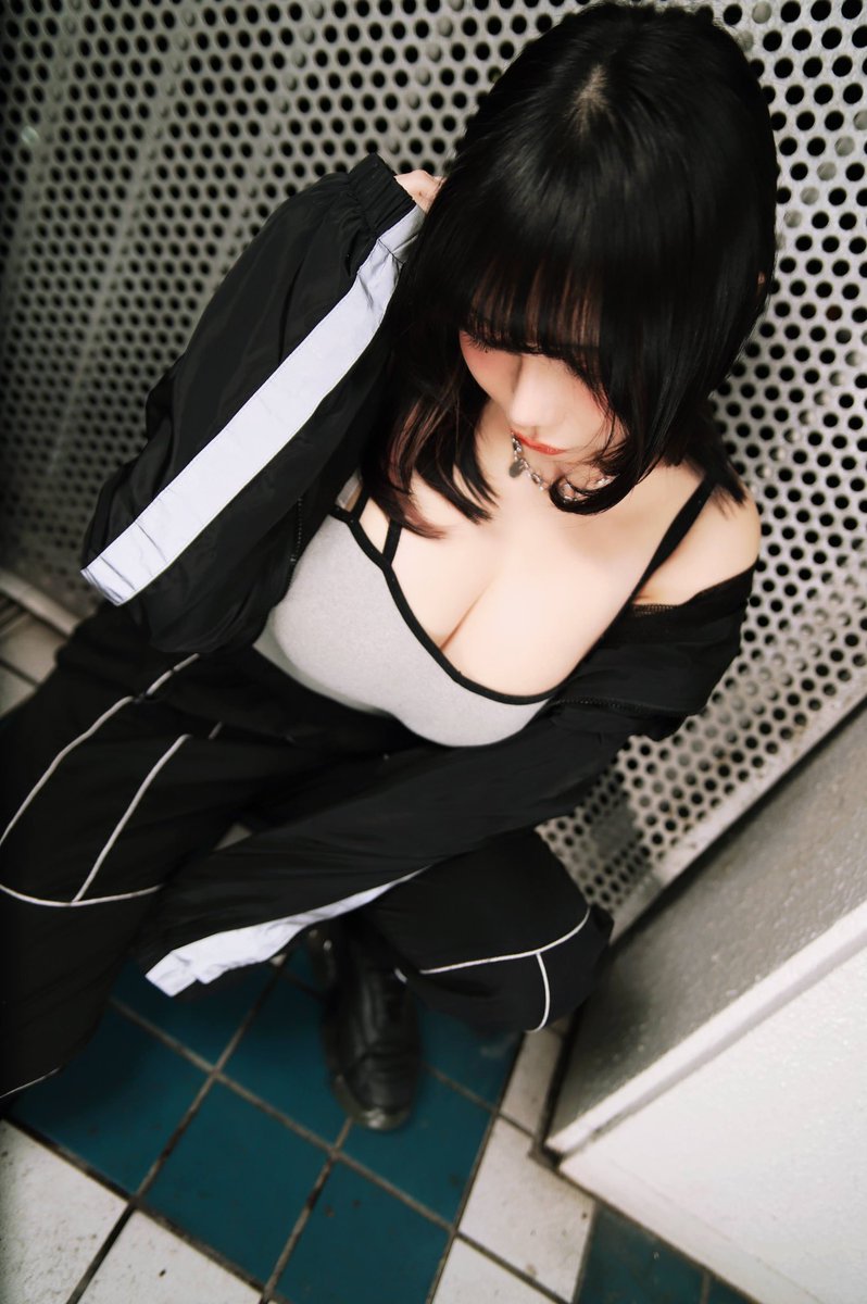 下むいちゃったショット🖤