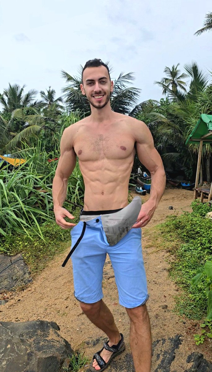 FitManDan99's tweet photo. I reveal my BIG 🍆 https://t.co/MJ8qcmKMEp