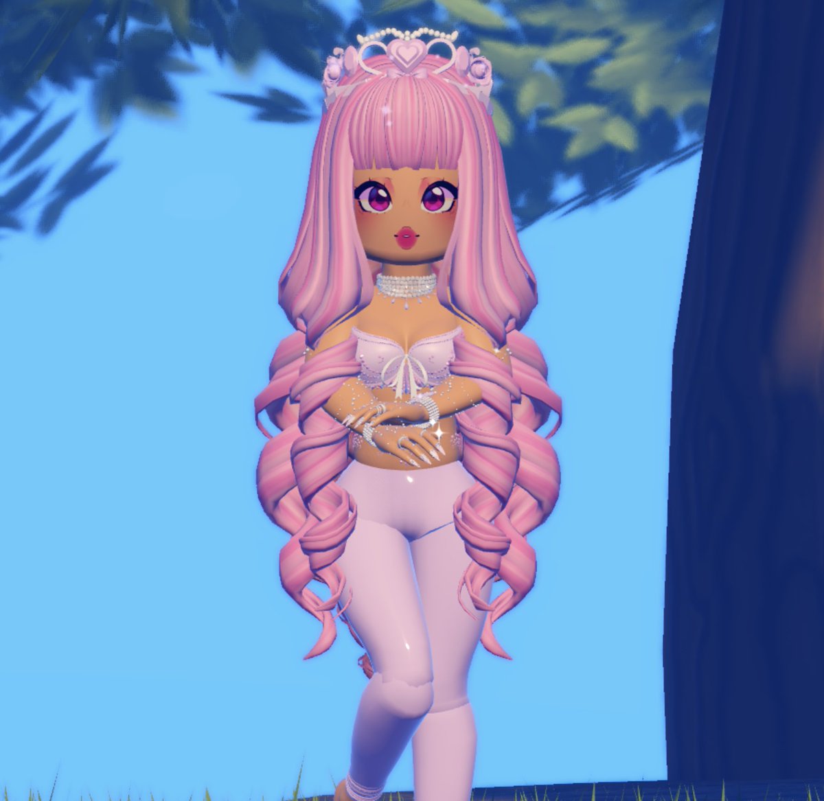 If this post reaches 1000 COMMENTS in 24 Hours, One lucky person will WIN 500k RHD!!💎 Feel Free to comment as MANY times as you want!! 💝

#RoyaleHigh
