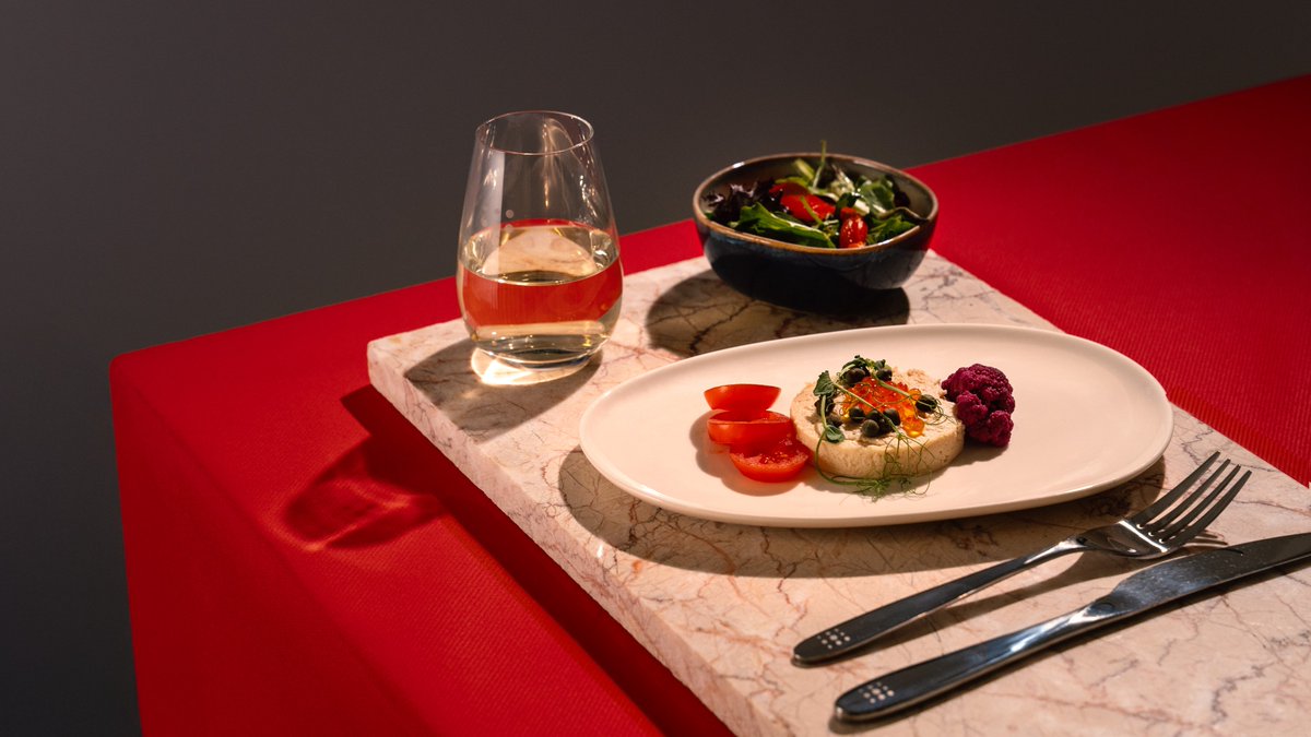 Gate7aviation's tweet image. Brussels Airlines améliore l’expérience Business Class sur ses vols long-courriers

Cette transformation soigne chaque détail, de la vaisselle au service, afin d’offrir une expérience haut de gamme du début à la fin.

Dès le 1er avril, les passagers #BusinessClass de…