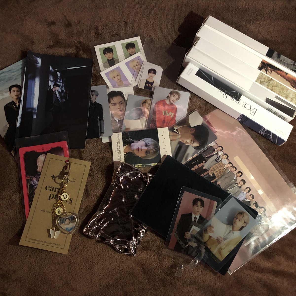 wts lfb svt ph

🛒 caratbong v2, svt pcs, and other merch
— take all for ₱8,000
— open for hatian (will ship only to host)
— price breakdown is up to the host
— everything is in mint/good condition
— free sf &amp; pf 

other inclusions on reply