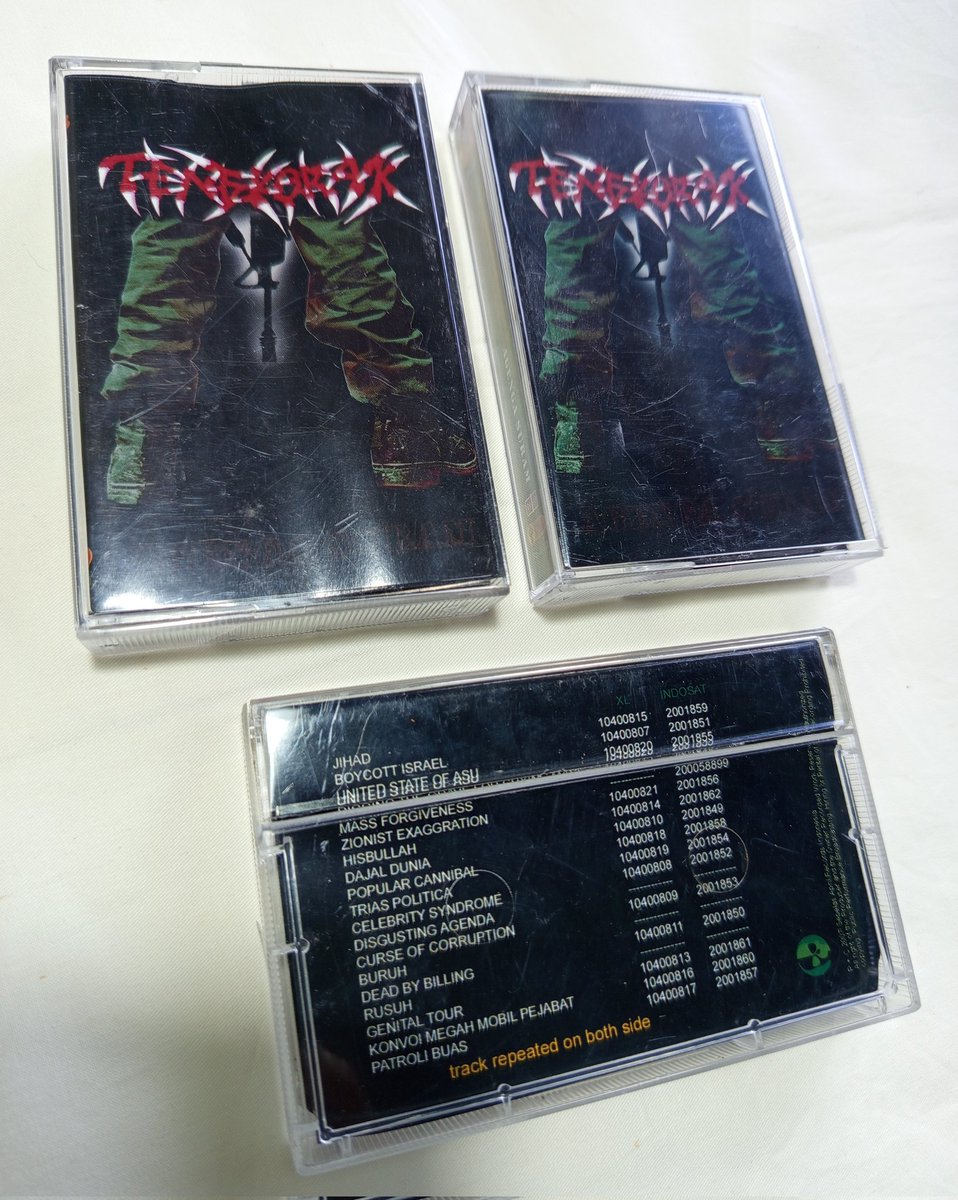 TENGKORAK - Agenda Suram (2007).

Saat dirilis dulu, album ini tidak mendapat respon yang sepantasnya.
Justru baru sekarang terasa relevansinya album ini.

Album ini menyerang: zionisme, neo-imperialisme, militerisme, brutalisme aparat, &amp; rezim korup.

New old stock.
Rp50.000.