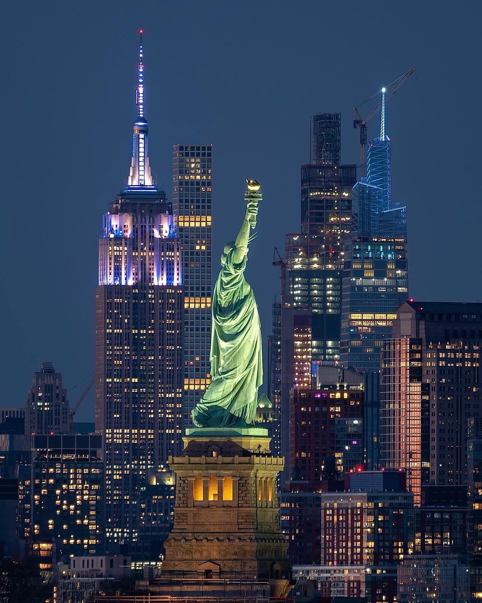 PrettyCitiesX's tweet photo. Statue of Liberty, New York https://t.co/gGTHXq25VR