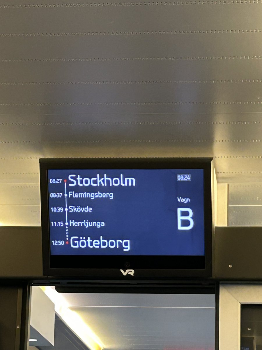 ost_rasmus's tweet photo. Äntligen premiär. Mot GBG och tre pinnar!! 
FORZA BP❤️🖤 https://t.co/AhXLFzvIjv