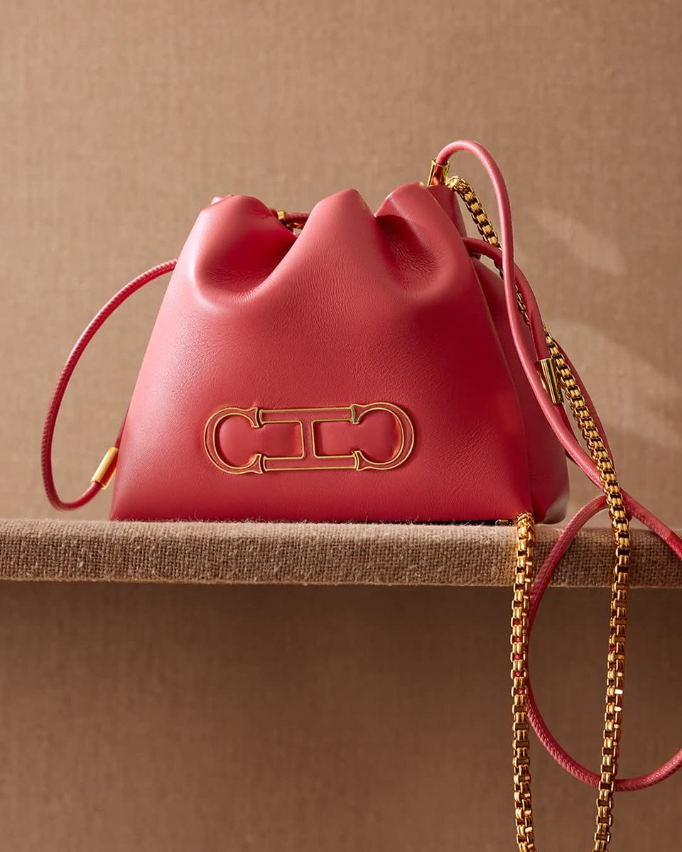 The Art of Signature Style: CH Initials Insignia Soft Bucket Bag

In the ever-evolving world of fashion, details matter. It’s those little touches—thoughtful craftsmanship, distinctive embellishments, and quality materials—that separate the ordinary from the extraordinary. And
