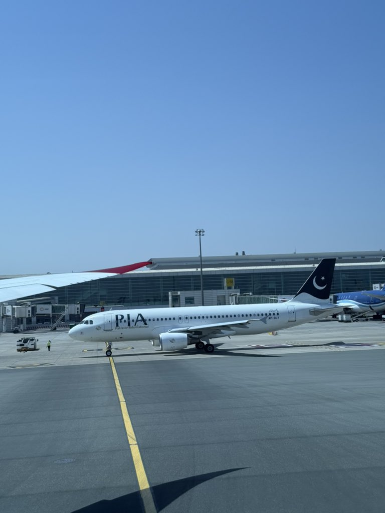 daxologist's tweet photo. Always an AV Geek’s dream to taxi through DB. Which one is your fav plane spotting #Dubai #avgeek https://t.co/vVJoDPNtgI