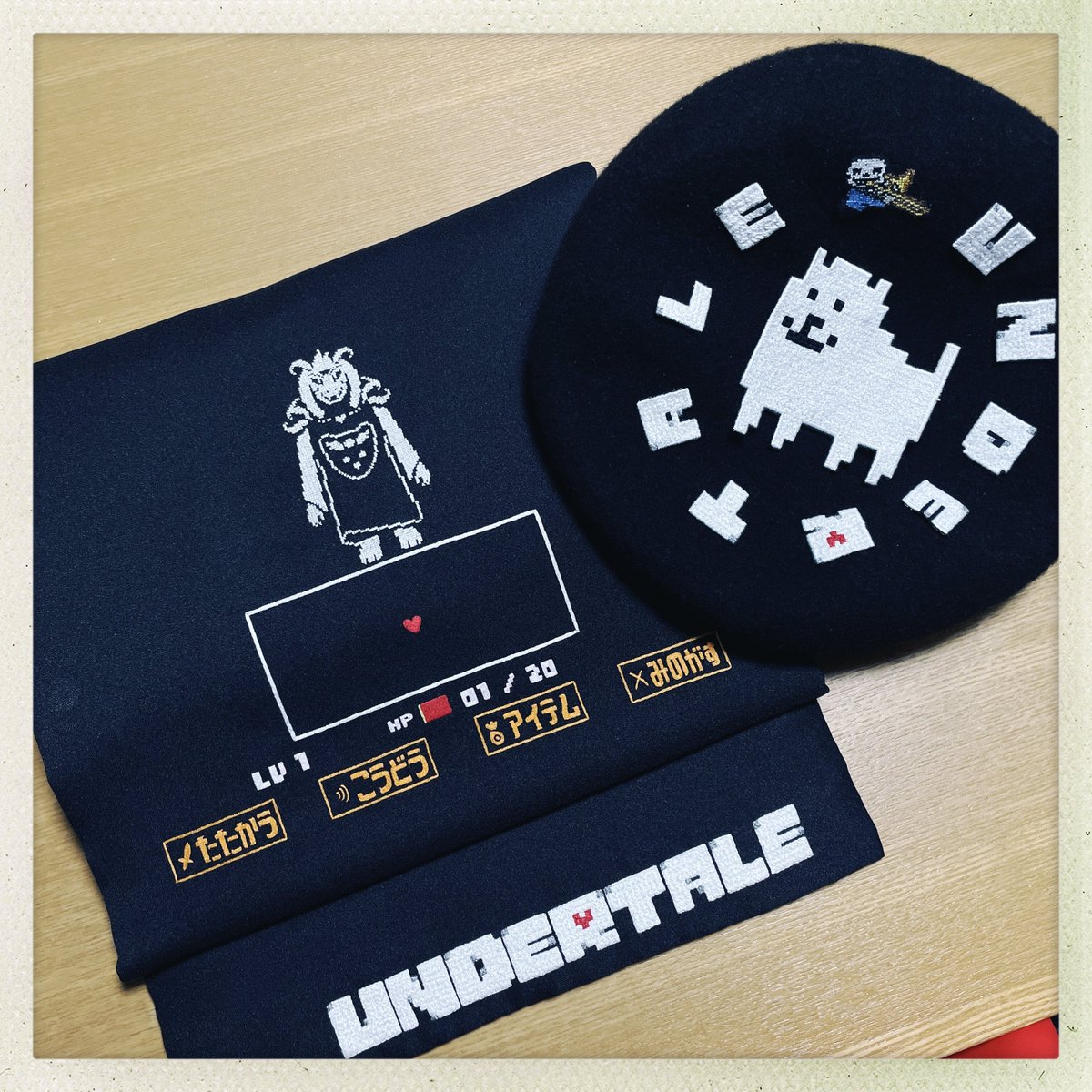 UNDERTALEコンサート愛知公演、Eプログラム行ってきました！
前回の手刺繍帯をバージョンアップして、ついでに帽子も手刺繍で作ってみました🧵
間に合ってよかった…笑
EプロはPルートセット！（実は帯揚げも黄色でした）
これからFプログラム行ってきます！
#UNDERTALE #UNDERTALEコンサート2024