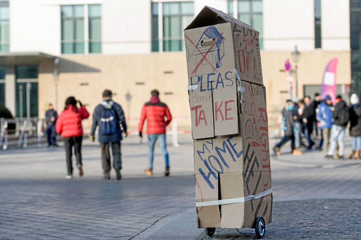 Obdachlosigkeit in Berlin: Das Elend überwinden
Am Montag findet die siebte Mahnwache gegen Obdachlosigkeit und Zwangsräumungen statt.

Wir sind mit dabei! 
nd-aktuell.de/artikel/119015…