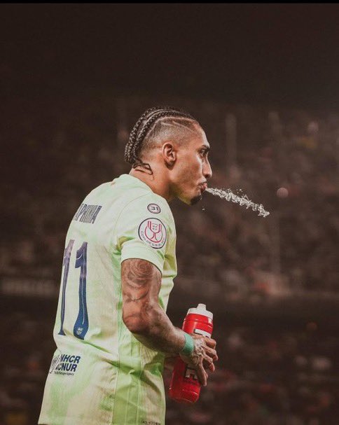 Lives Foot tweet media