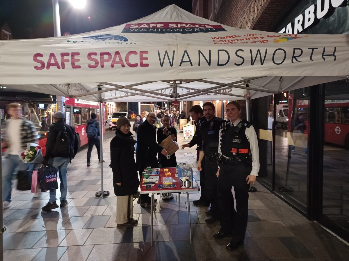 Wandsworth Common SNT (@mpswandswthcomm) on Twitter photo #SafeSpace at #ClaphamJunction yesterday night
<a href="/MPSWandswthComm/">Wandsworth Common SNT</a>
<a href="/MPSWandsworth/">Wandsworth Police</a>
<a href="/MPSTrinityWW/">Trinity Ward Policing (WW)</a>
<a href="/wandbc/">Wandsworth Council</a>
#ViolenceAgainstWomenAndGirls and #CrimePrevention advice. #VAWAG #SafeSpace at #ClaphamJunction yesterday night
<a href="/MPSWandswthComm/">Wandsworth Common SNT</a>
<a href="/MPSWandsworth/">Wandsworth Police</a>
<a href="/MPSTrinityWW/">Trinity Ward Policing (WW)</a>
<a href="/wandbc/">Wandsworth Council</a>
#ViolenceAgainstWomenAndGirls and #CrimePrevention advice. #VAWAG
