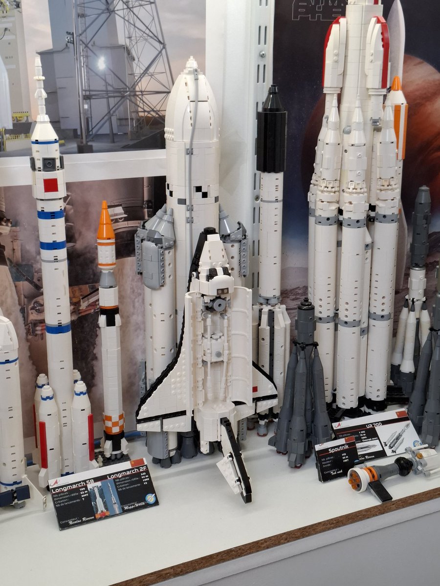 RocketLego's tweet photo. Ariane 6 de retour de Kourou. Bourane qui se rajoute à ma collection. Elle s'étouffe gentiment. Qu'est ce que vous ajouteriez maintenant ? #afol #roscomos #rocket #LEGO #SpaceTech #legorocket #ariane #blueorigin #nasa #arianegroup #arianespace #cnes #spaceX #starship #esa #space https://t.co/oynEDpEB4o