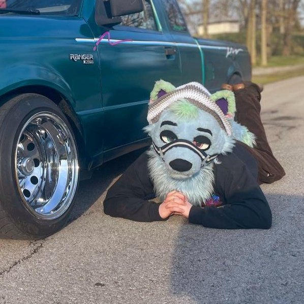 Azzy1047's tweet image. beat my meat so hard my left ear been ringing for 8 minutes