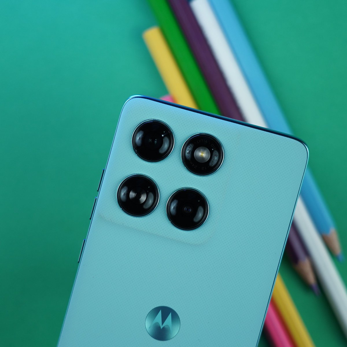 91mobiles's tweet image. Here&apos;s a closer look at the Motorola Edge 60 Fusion. It&apos;s launching in India on April 2nd.

What do you think of its design?