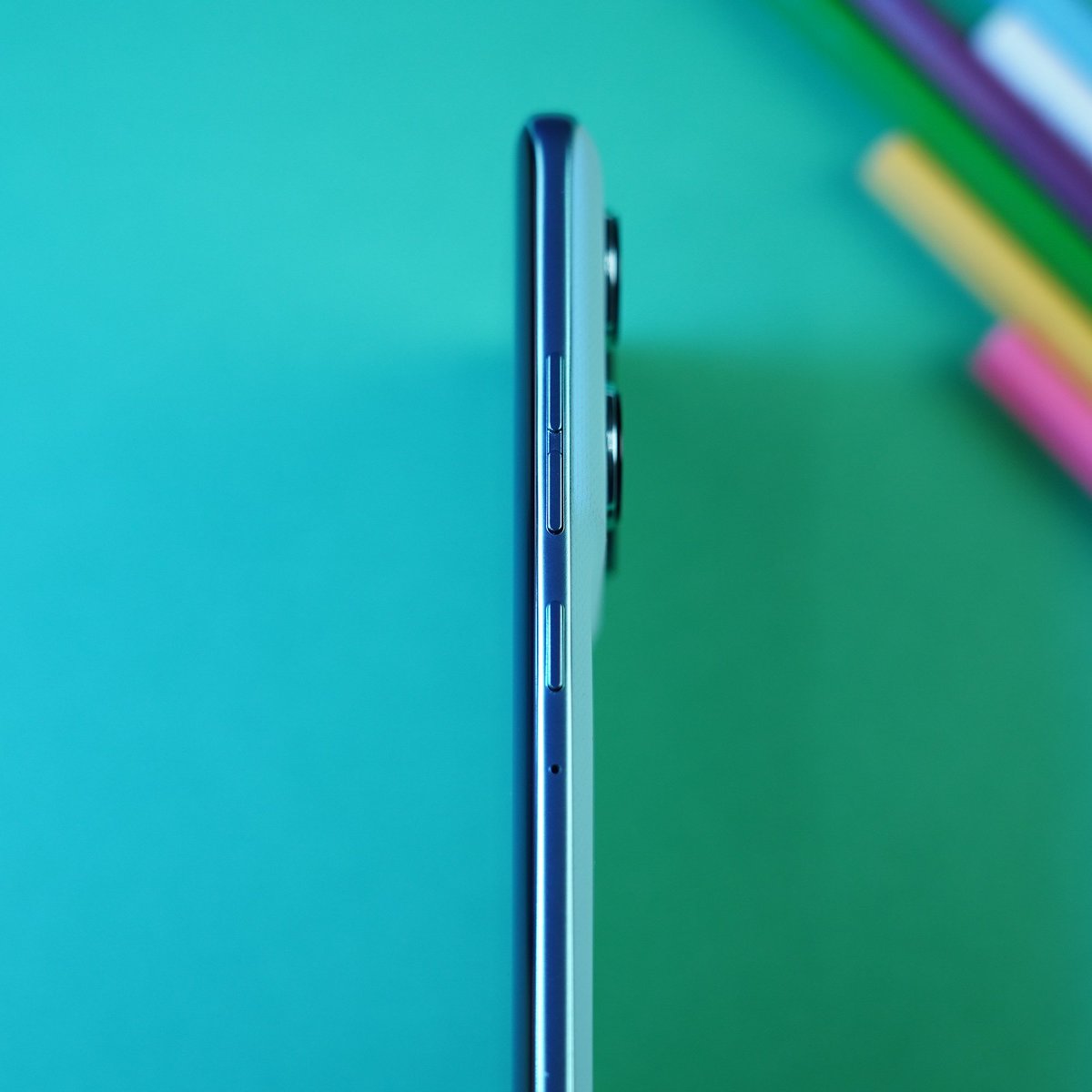 91mobiles's tweet image. Here&apos;s a closer look at the Motorola Edge 60 Fusion. It&apos;s launching in India on April 2nd.

What do you think of its design?