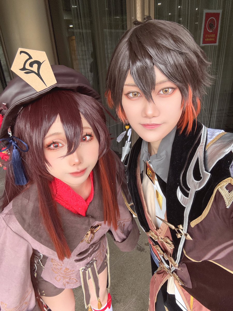 Yue_cos's tweet photo. 往生堂組で桜撮影してきたよ〜🌸✨
雨風寒さの中しっかり撮れ高作って頑張りました...☺️💮💯 https://t.co/c7wMfXUhQF