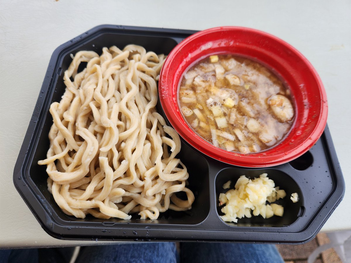 Ragnarok52's tweet photo. 役場の広場てランチ🍜 https://t.co/jLyCPEYmDU