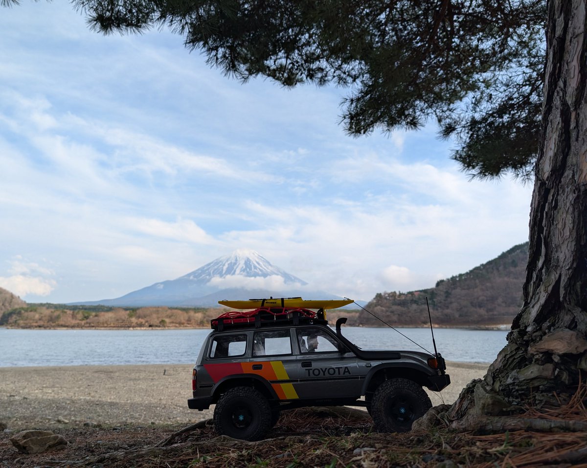 radicansunrise's tweet image. 先日精進湖にも寄ってきました
ロケーション的にカヤックが良いです( ´∀｀)b
トレイルにも映えて最高↑
FCX10をもっと色んなところに連れていきたいなぁ〜。
ラジコンはやはり遅いのが好きかな。

#LC80
#ScaleCrawler