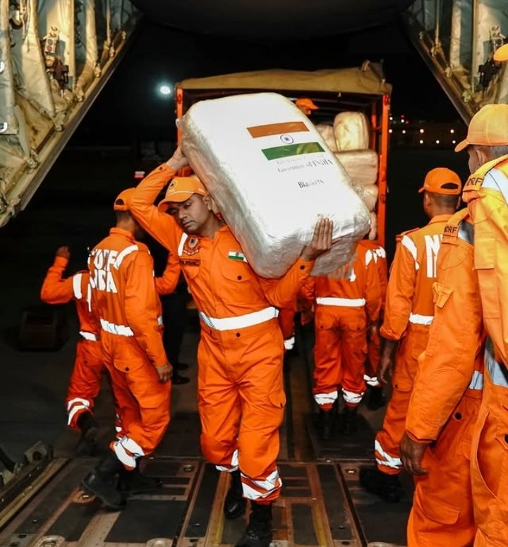 trucore_updates's tweet photo. म्यांमार में आए भूकंप के बाद भारत ने मदद
'ने
भेजी है। 15 टन वाली राहत सामग्री की पहली खेप वहां पहुंच गई है।
विदेश मंत्रालय के प्रवक्ता रणधीर जायसवाल ने कहा कि इसे
'ऑपरेशन ब्रह्मा' नाम दिया गया है। #Myanmar
#MyanmarEarthquake #Myanmarquake #MyanmarThailandEarthquake #pm #help https://t.co/i3QaV4GD8F