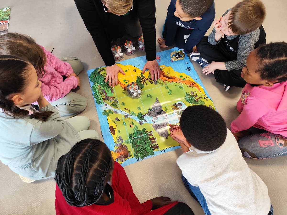 EcolEdithPiaf43's tweet image. 💡 Initier les élèves de GS-CP à la programmation, c&apos;est possible ! Avec #Beebot et #Matatalab, ils explorent la logique, la spatialisation et le codage de façon ludique. 🚀✨
Merci à Karine, CPC, pour son intervention 🤖
 #Éducation #Programmation #Cycle1
@acclermont
@DSDEN_43