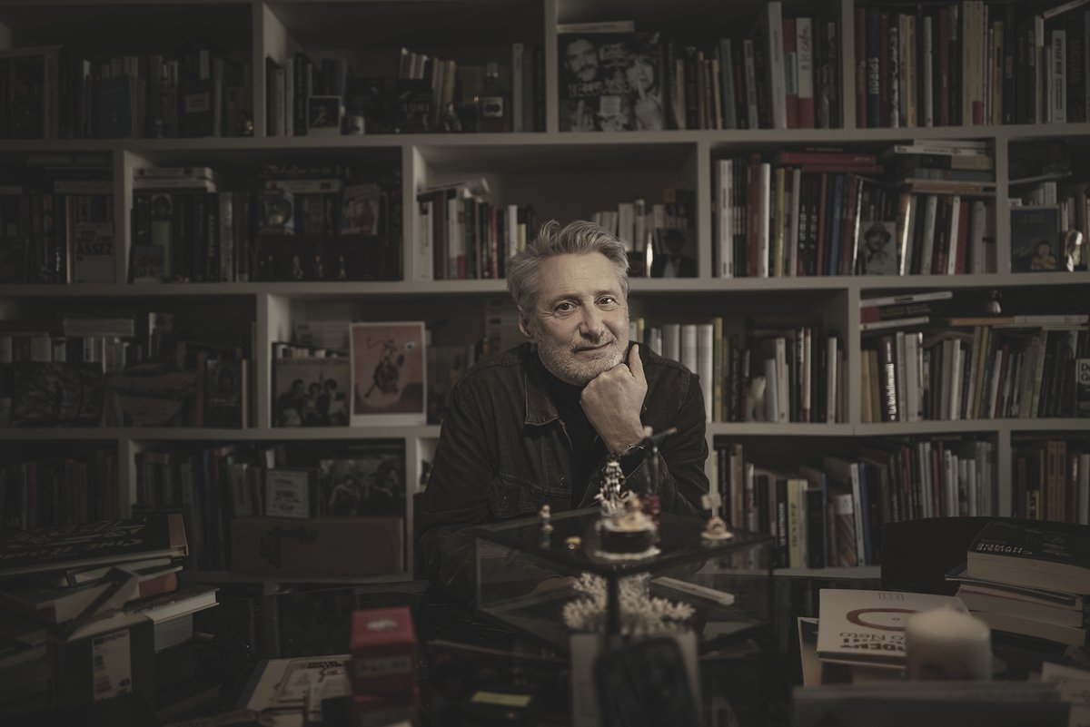 Portrait d'Antoine de Caunes à l'occasion de la sortie de sa bande dessinée réalisée avec Xavier Coste "Il déserte - Georges ou la vie sauvage" - Paris - Mars 2025

Pour Le Figaro avec <a href="/AbacaPhoto/">Abaca</a>