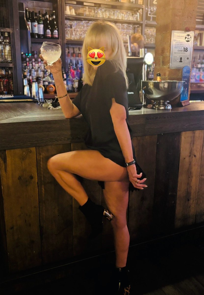 When you’re out with the girls and still can’t help being a slut 😻

onlyfans.com/the_c0ugar666