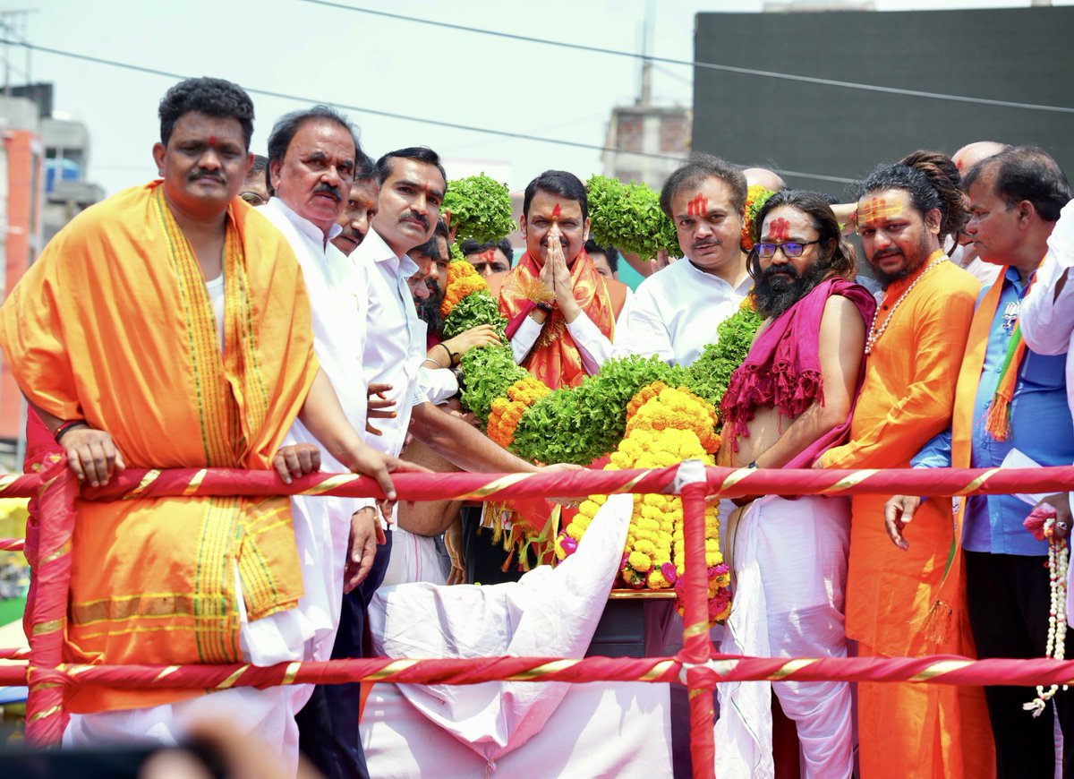 CMOMaharashtra's tweet photo. #Maharashtra #DevendraFadnavis #Tuljapur https://t.co/Dq1xtSnnq8