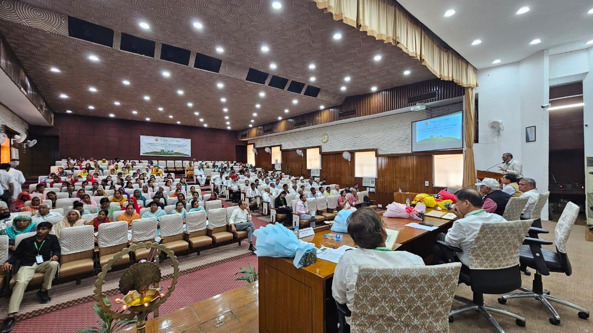 With climate change posing unprecedented challenges to horticulture, the need for sustainable, climate-resilient practices has never been greater.  
The workshop Sustainable Horticulture Practices Amid Climate Change , organized in collaboration with Horticulture Department,