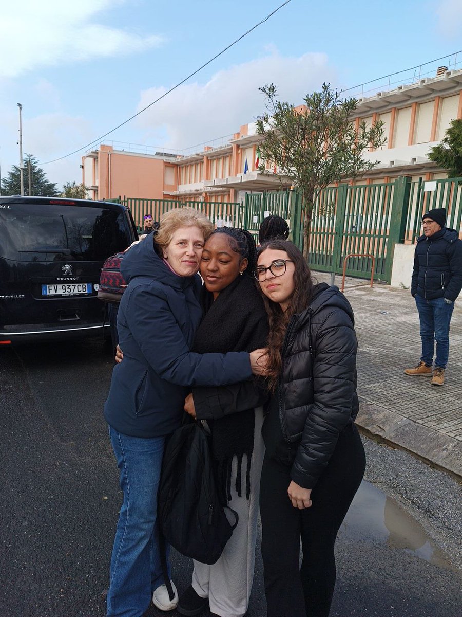 Lycée Porte Oceane tweet media