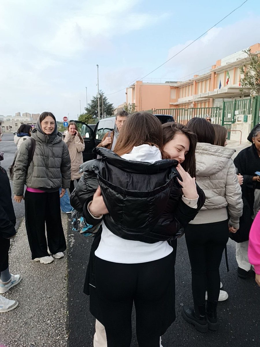Lycée Porte Oceane tweet media