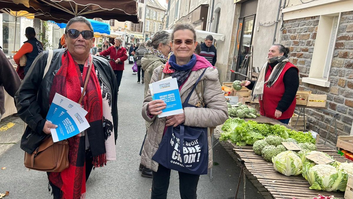 📃 Tractage sur le marché de Saint-Yrieix-la-Perche pour informer sur le droit de mourir dans la dignité.
L’@AdmdFrance se mobilise autour d’un seul mot d’ordre : Vigilance parlementaire.
Rendez-vous en mai pour le retour du débat parlementaire à l'<a href="/AssembleeNat/">Assemblée nationale</a>.
#Santé #FindeVie