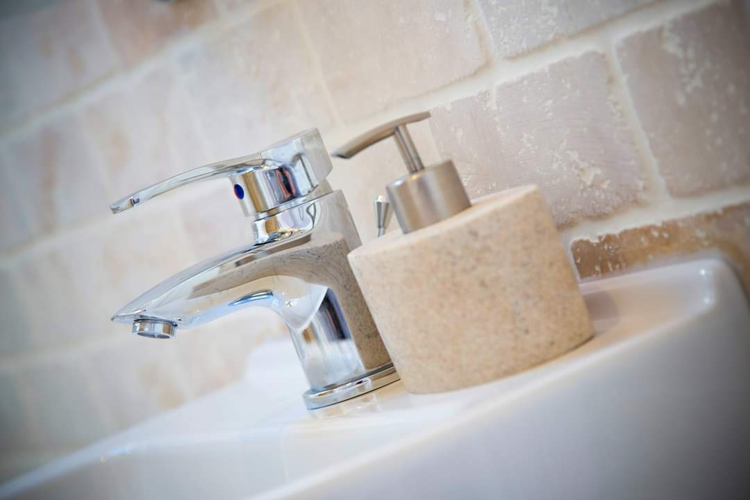 The weather is looking VERY PROMISING for the week ahead ☀️☀️
Our remaining availability: 
3 flexible rooms for Monday (31st March)&amp; Tuesday (1st April)
1 double room, 2 flexible rooms from Friday 4th April 
Central location in #Keswick  #LakeDistrict 
Private gated #parking