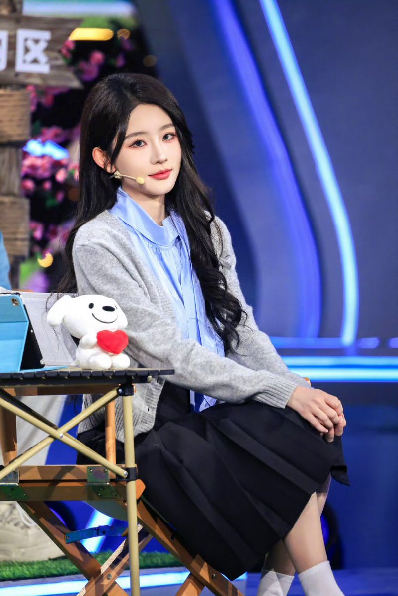 liuwy66's tweet photo. 即刻锁定CCTV-2、央视频、央视网
和“好物嗨购团”成员@SNH48-周诗雨 一起
#周诗雨 #ZhouShiyu https://t.co/h0cHrgHna5