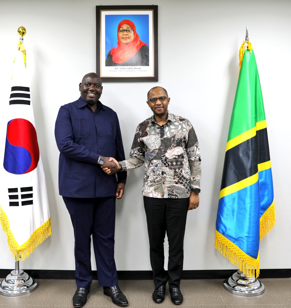 Ambassador Togolani Mavura (@togolanimavura) on Twitter photo Our collaboration on the Critical Mineral Supply Chain with South Korea is enhanced by the involvement of our financial institutions.
Recently, I had the pleasure of hosting Mr. Boma Raballa, the Chief Commercial Officer (CCO) of <a href="/CRDBBankPlc/">CRDB Bank PLC</a> , and his delegation at my office. Our collaboration on the Critical Mineral Supply Chain with South Korea is enhanced by the involvement of our financial institutions.
Recently, I had the pleasure of hosting Mr. Boma Raballa, the Chief Commercial Officer (CCO) of <a href="/CRDBBankPlc/">CRDB Bank PLC</a> , and his delegation at my office.