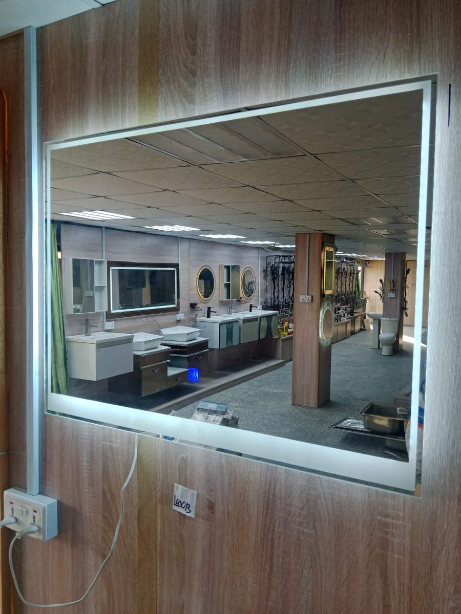 Zeph0330's tweet image. LED MIRROR LIGHT 
It&apos;s suitable for bathroom, dinning and bedroom