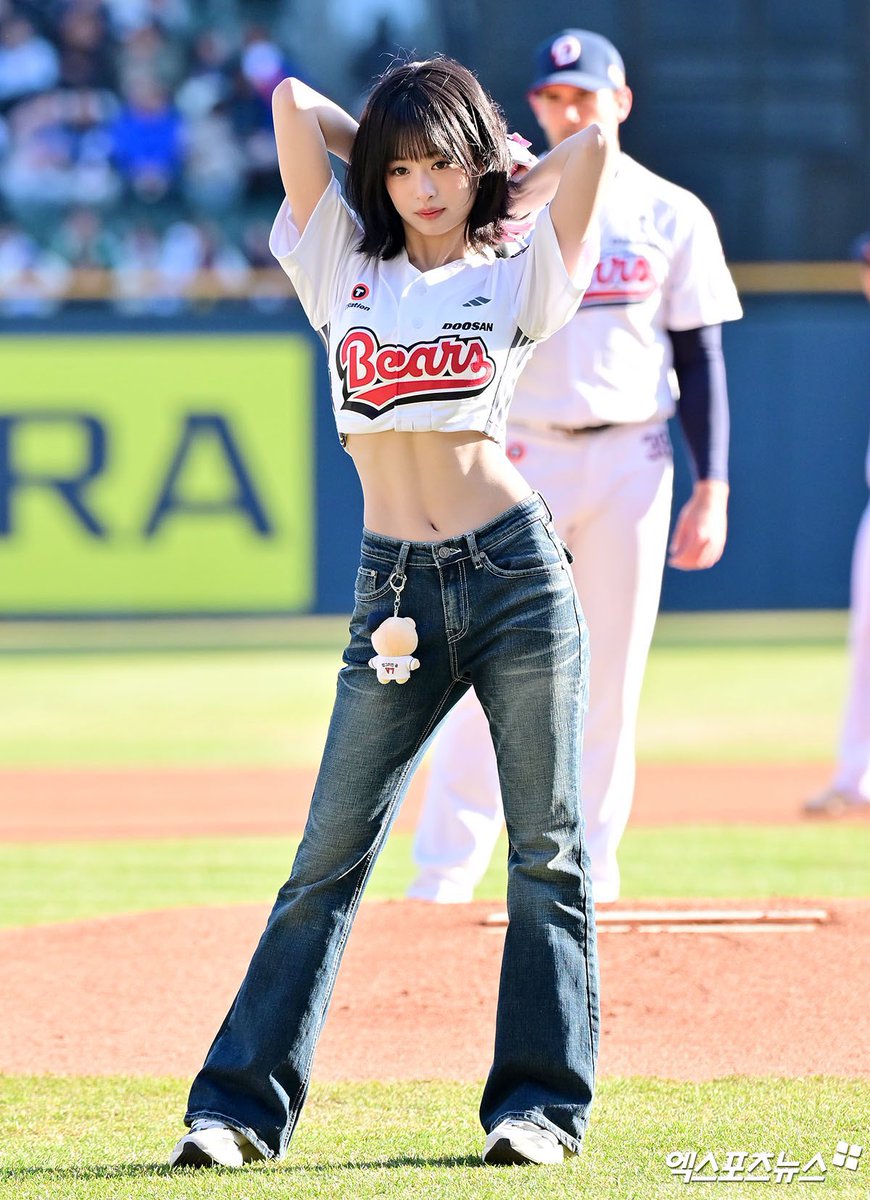 โห หุ่นอาฮยอน แล้วดูท่าขว้างลูกเบสบอลเว่อมาก