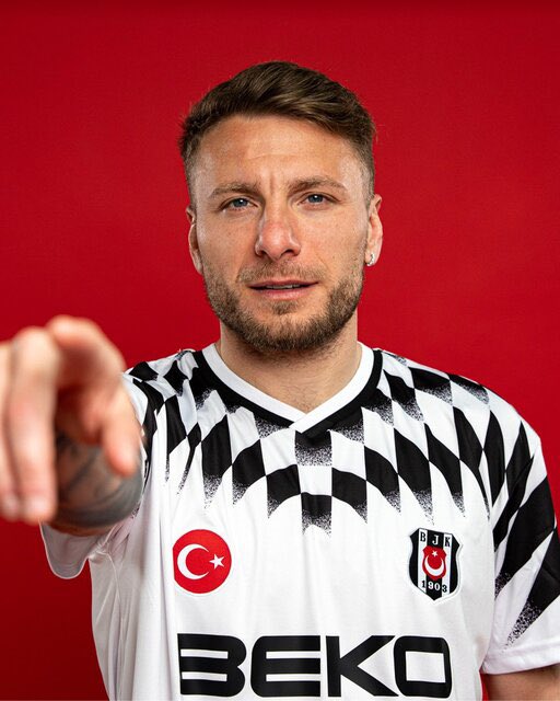 Bugün malum camiayı yenmemiz halinde beni takip eden ve bu twiti RT yapan 5 kardeşime Beşiktaş Retro forması hediye edeceğim!